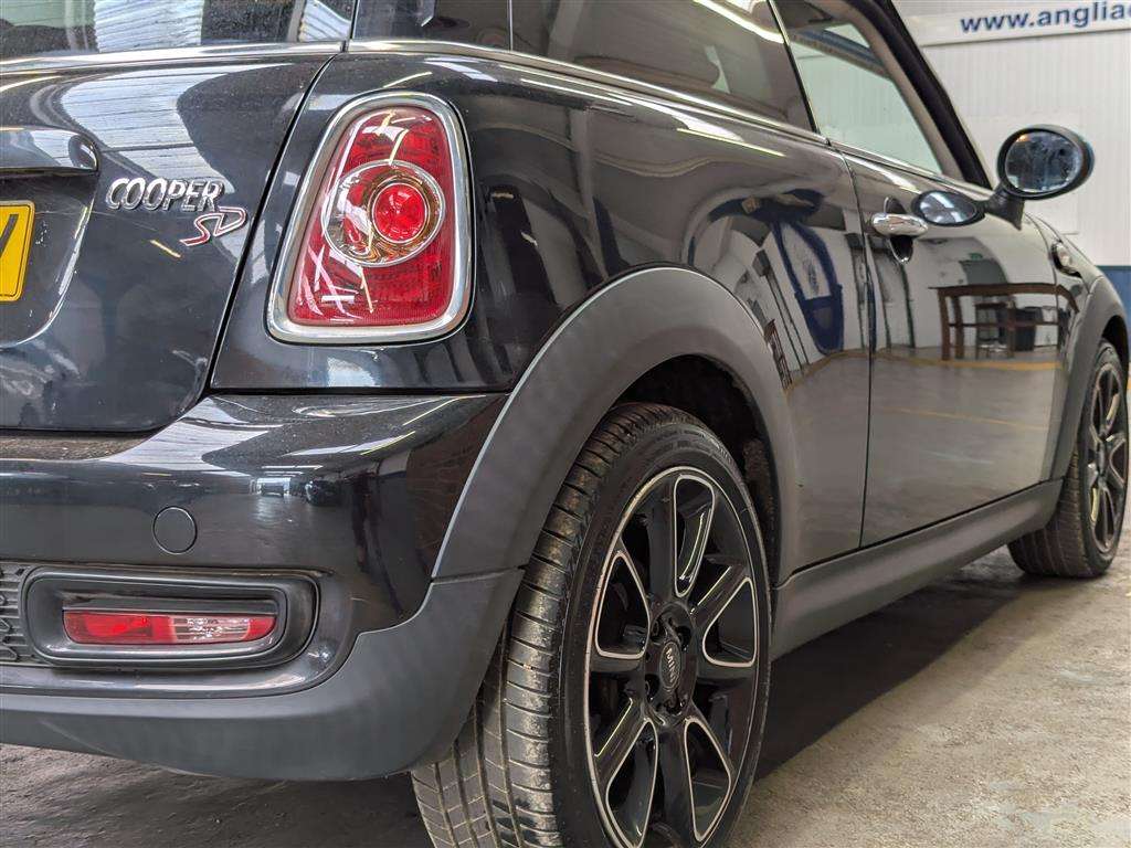 <p>2013 MINI COOPER SD BAYSWATER</p>