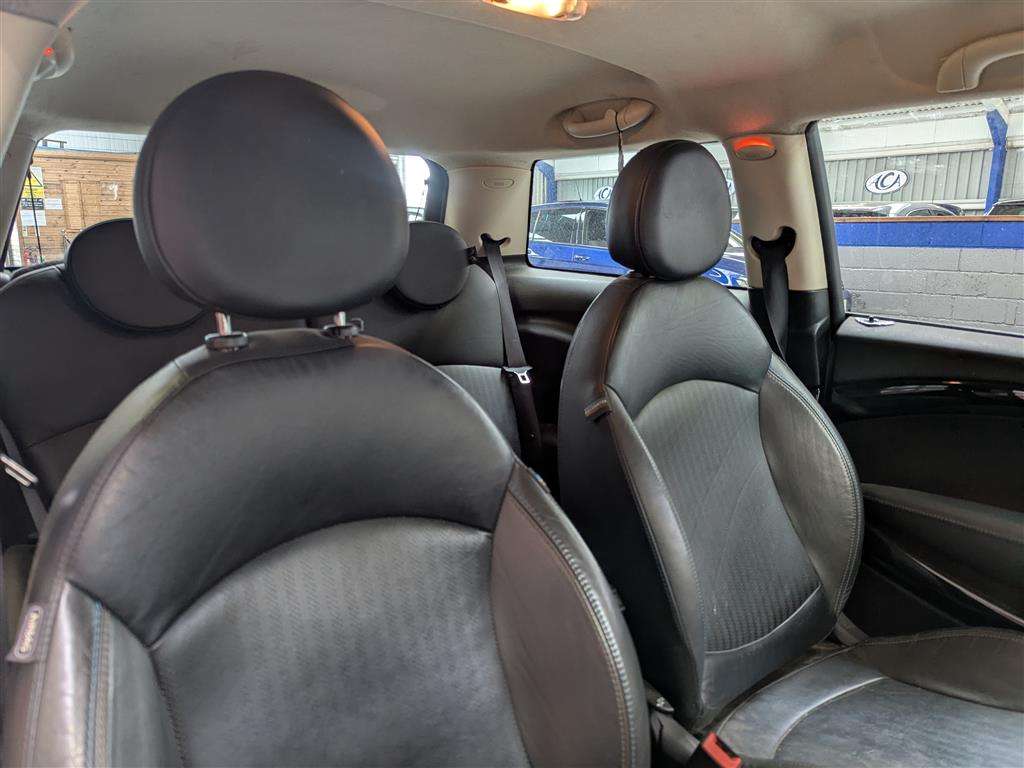 <p>2013 MINI COOPER SD BAYSWATER</p>