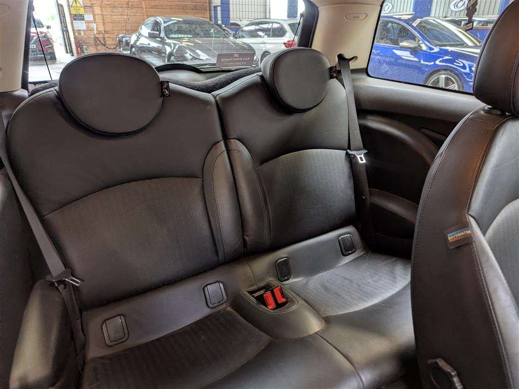 <p>2013 MINI COOPER SD BAYSWATER</p>