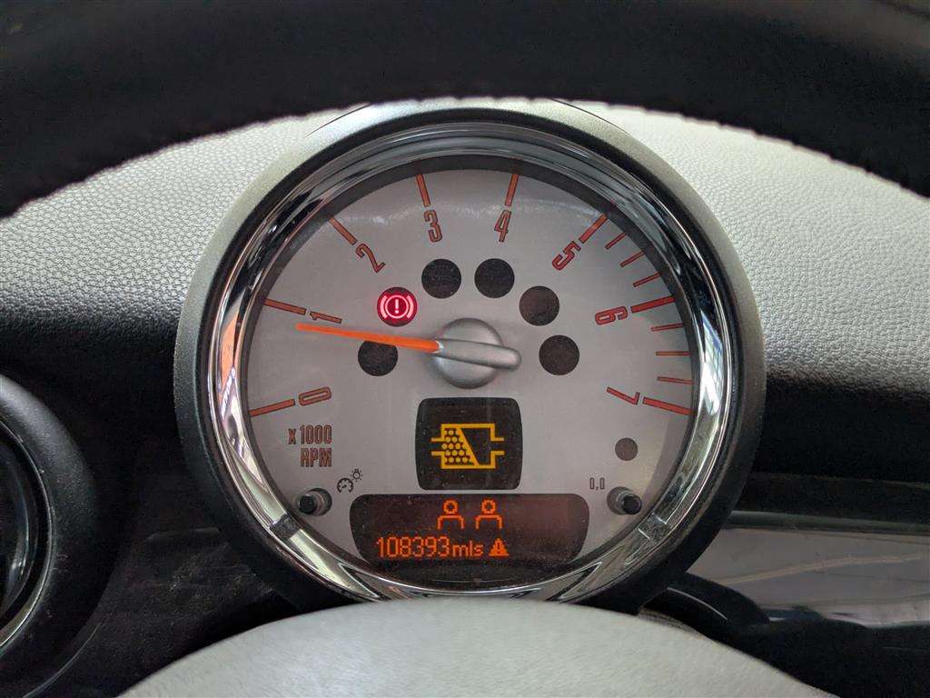 <p>2013 MINI COOPER SD BAYSWATER</p>