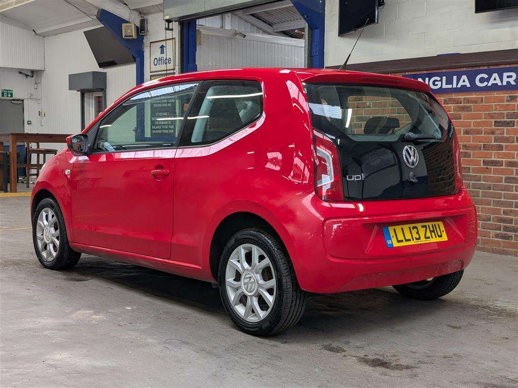 <p>2013 VOLKSWAGEN MOVE UP</p>