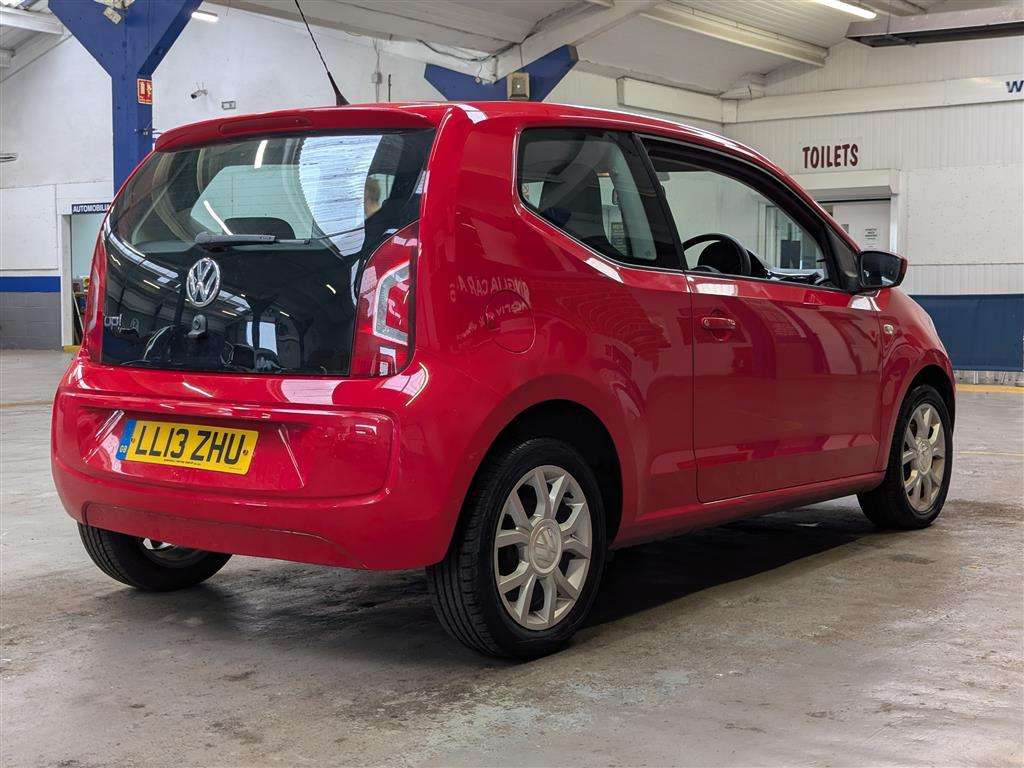 <p>2013 VOLKSWAGEN MOVE UP</p>