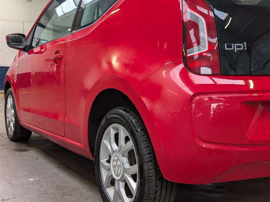 <p>2013 VOLKSWAGEN MOVE UP</p>