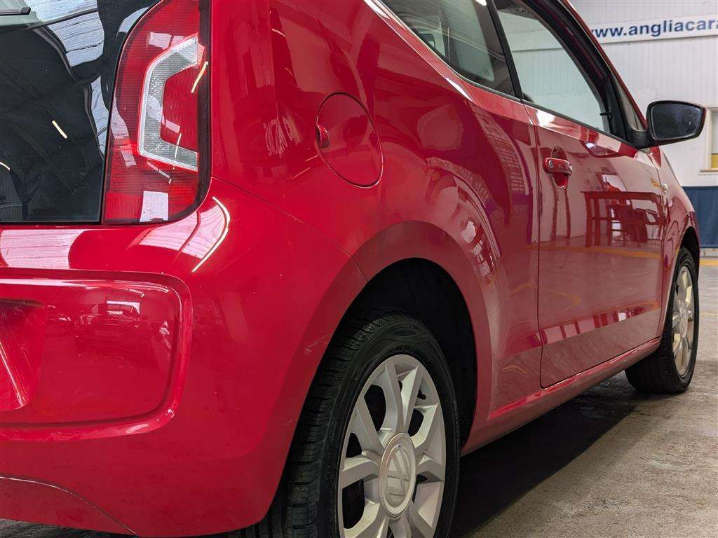 <p>2013 VOLKSWAGEN MOVE UP</p>