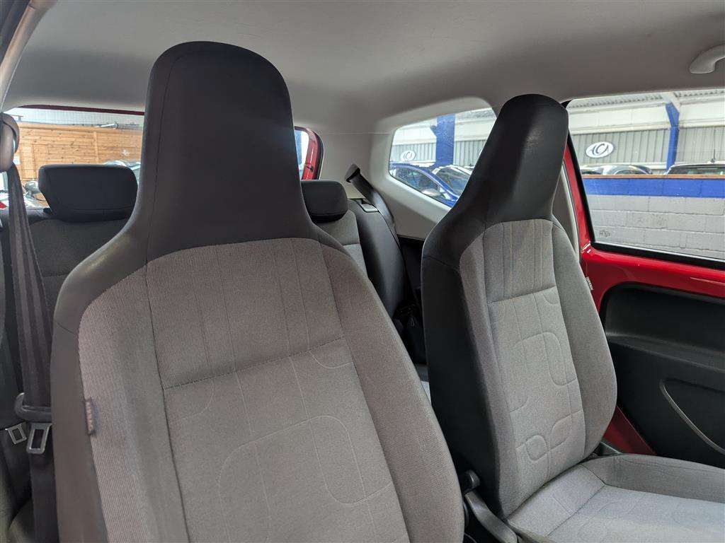 <p>2013 VOLKSWAGEN MOVE UP</p>