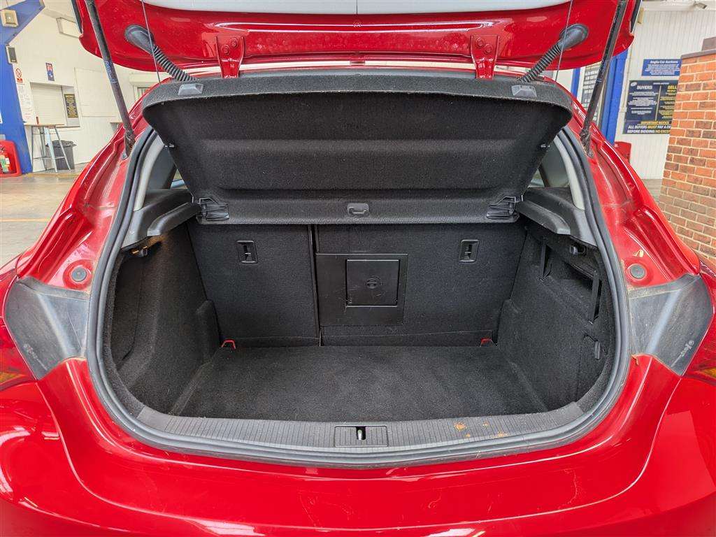 <p>2015 VAUXHALL ASTRA LIMITED EDITION</p>