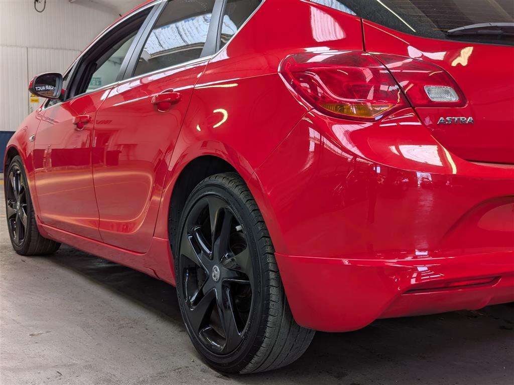 <p>2015 VAUXHALL ASTRA LIMITED EDITION</p>