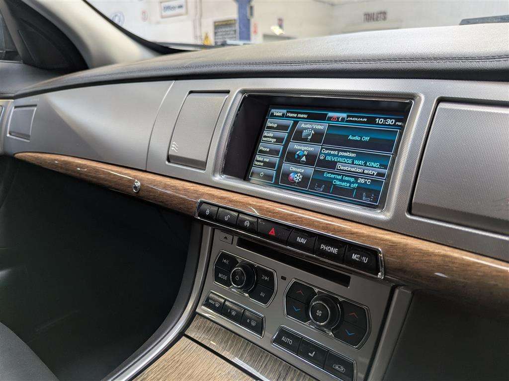 <p>2014 JAGUAR XF PREMIUM LUXURY D AUTO</p>