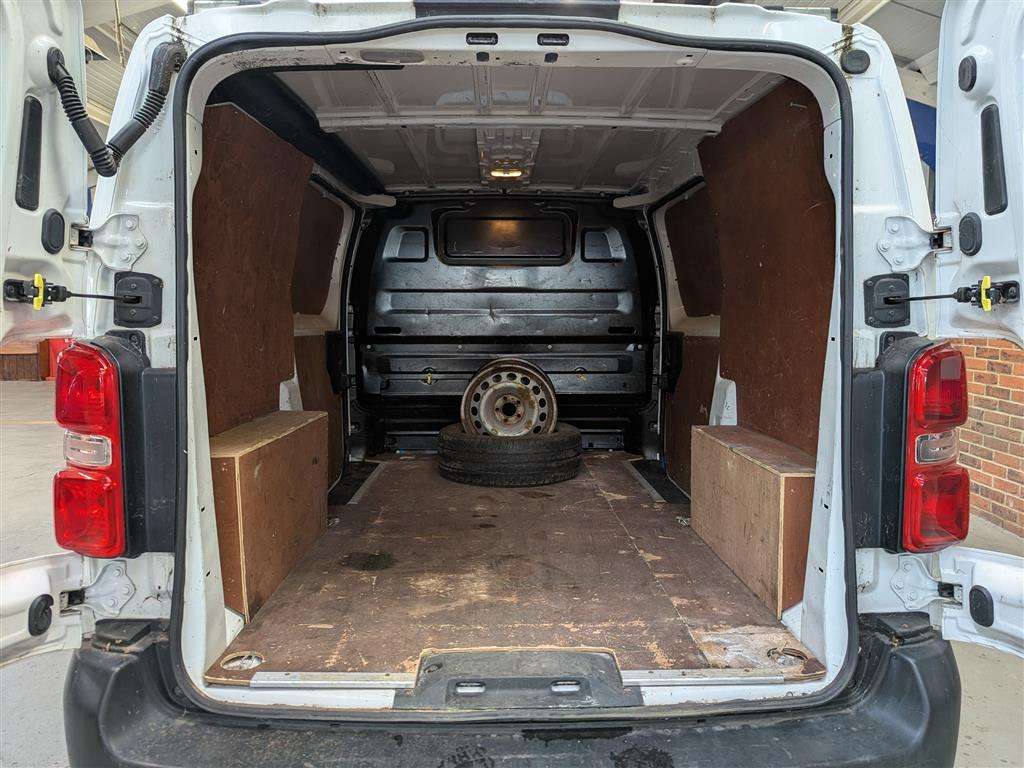 <p>2019 CITROEN DISPATCH 1000 EN-PRISE BH</p>