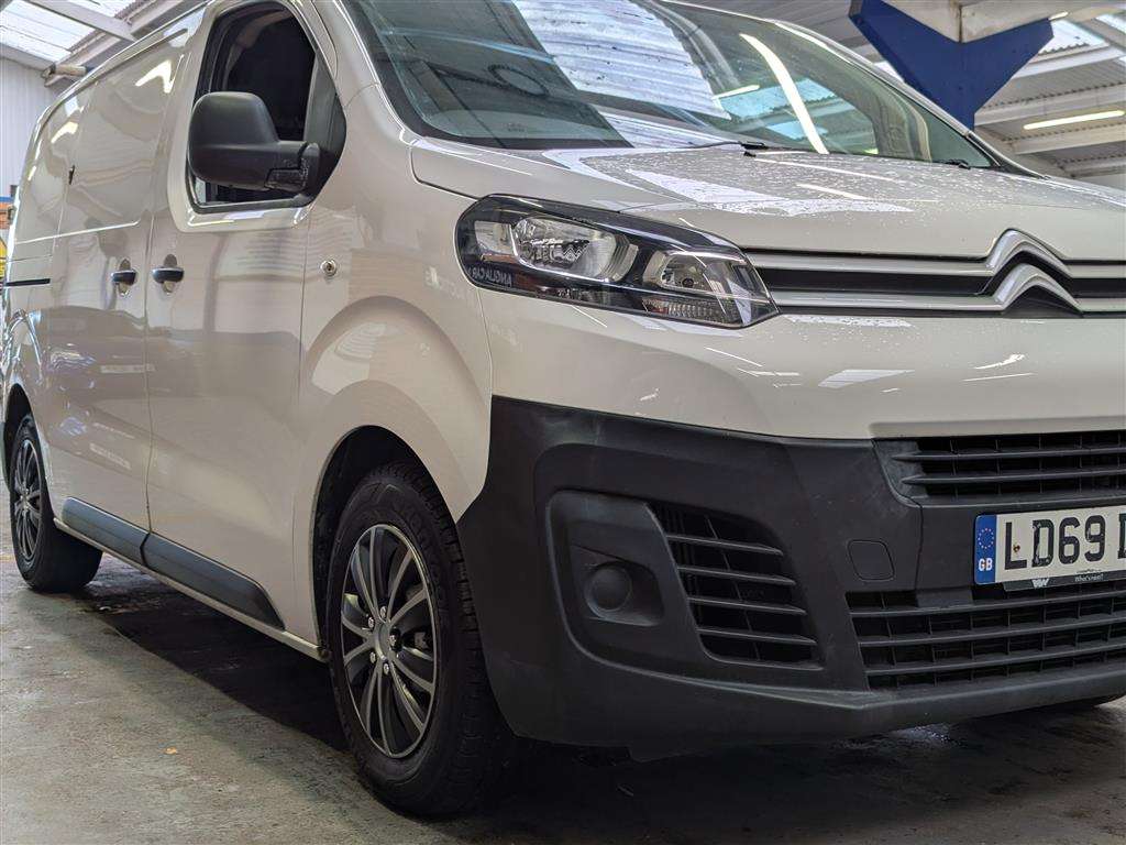 <p>2019 CITROEN DISPATCH 1000 EN-PRISE BH</p>