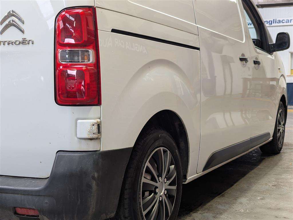 <p>2019 CITROEN DISPATCH 1000 EN-PRISE BH</p>