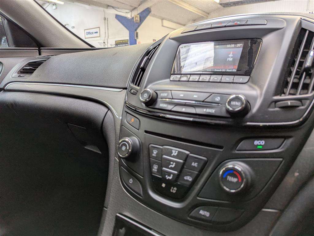 <p>2015 VAUXHALL INSIGNIA DESIGN CDTI ECO</p>
