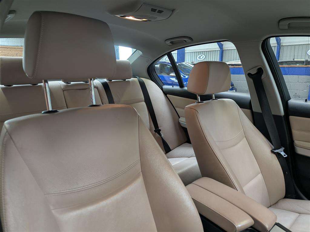 <p>2009 BMW 318I SE AUTO</p>