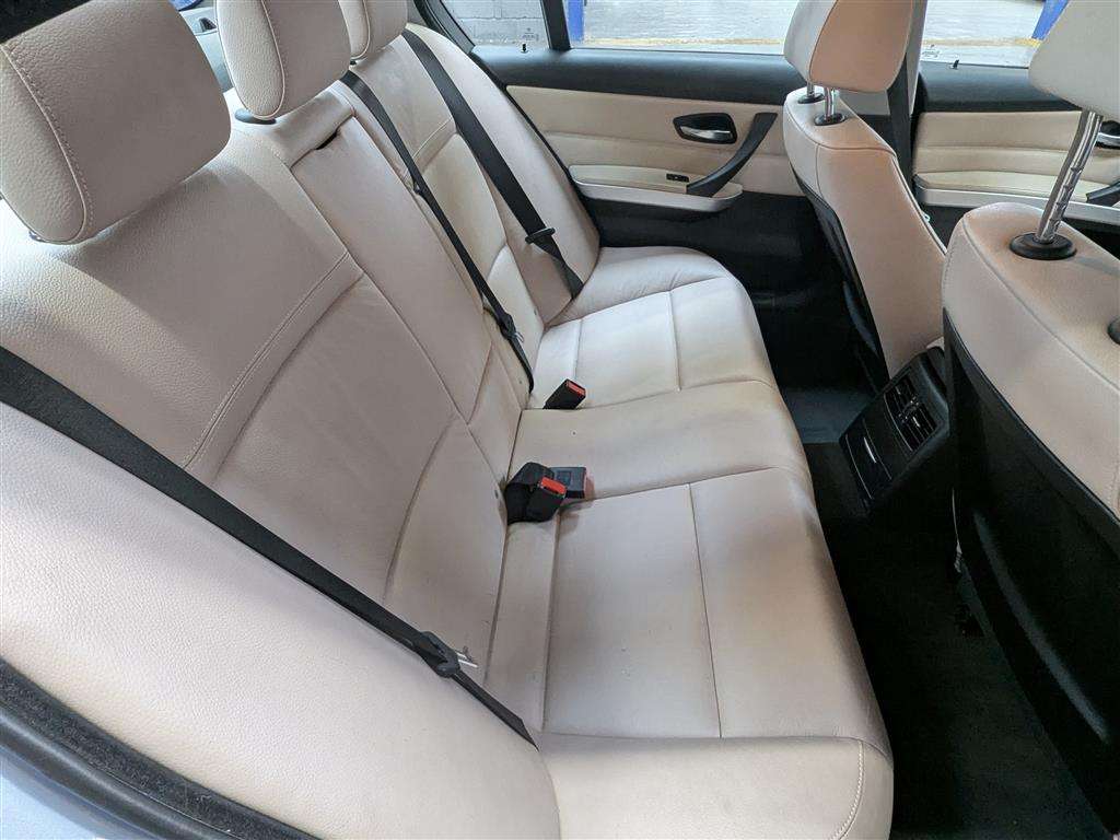 <p>2009 BMW 318I SE AUTO</p>