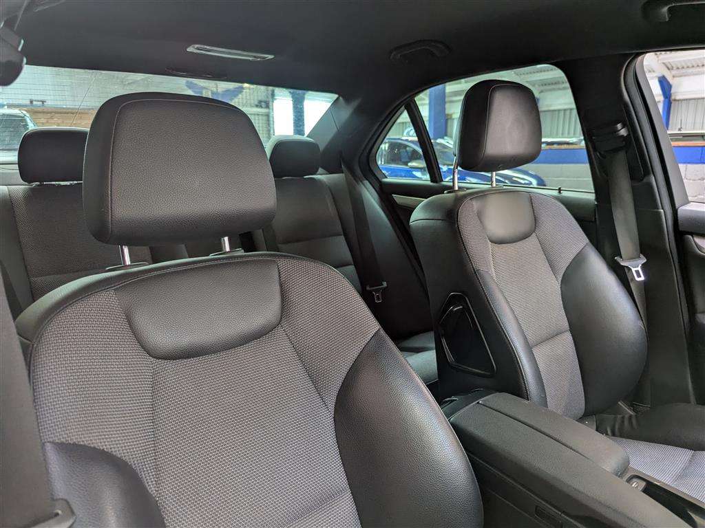 <p>2013 MERCEDES-BENZ C220 AMG SPORT CDI BLUEEF</p>