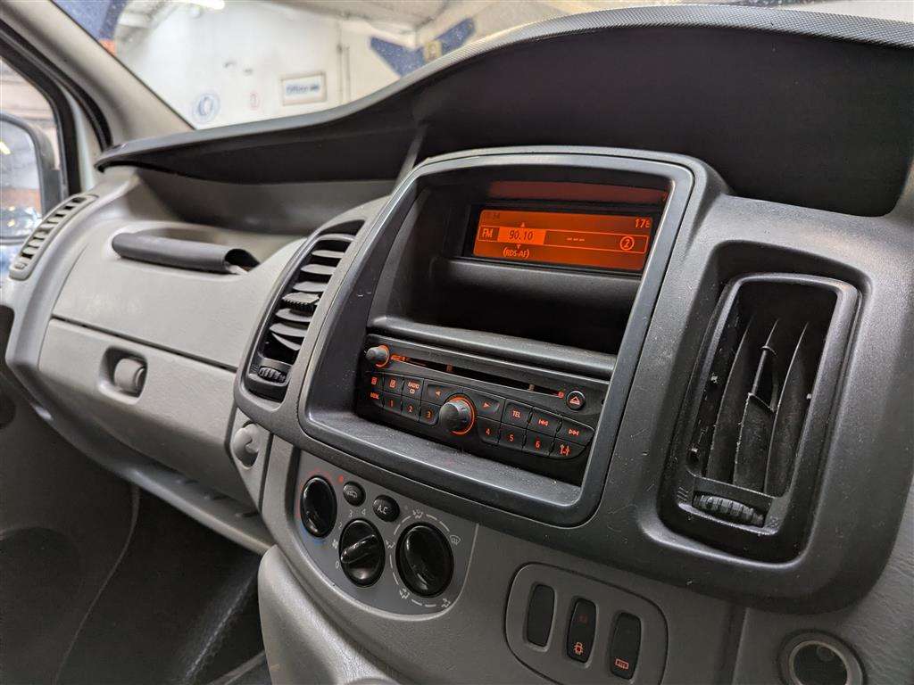 <p>2012 VAUXHALL VIVARO 2900 CDTI LWB</p>