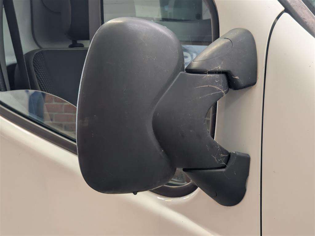 <p>2012 VAUXHALL VIVARO 2900 CDTI LWB</p>