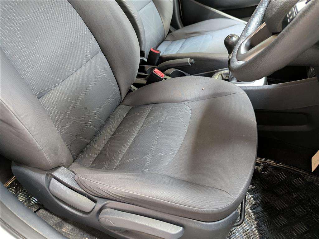 <p>2012 KIA RIO 1 AIR</p>