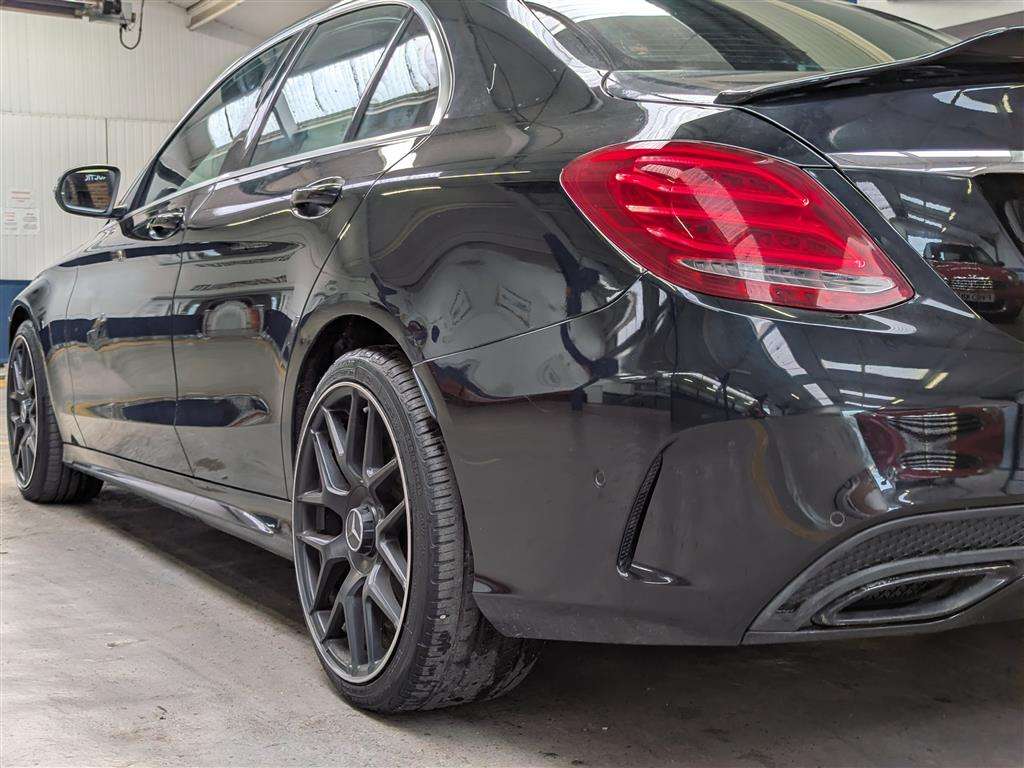 <p>2015 MERCEDES-BENZ C220 AMG LINE BLUETEC AUT</p>