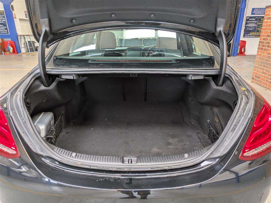 <p>2015 MERCEDES-BENZ C220 AMG LINE BLUETEC AUT</p>