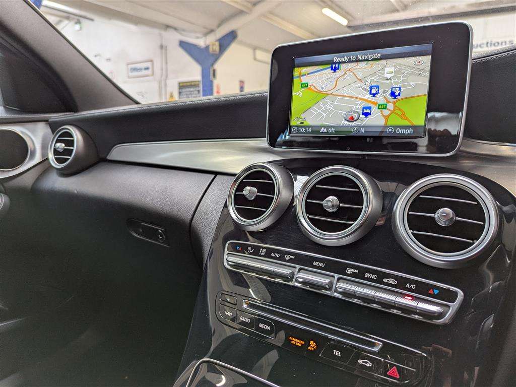 <p>2015 MERCEDES-BENZ C220 AMG LINE BLUETEC AUT</p>