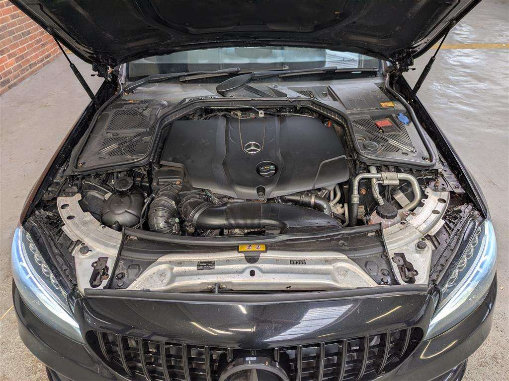 <p>2015 MERCEDES-BENZ C220 AMG LINE BLUETEC AUT</p>