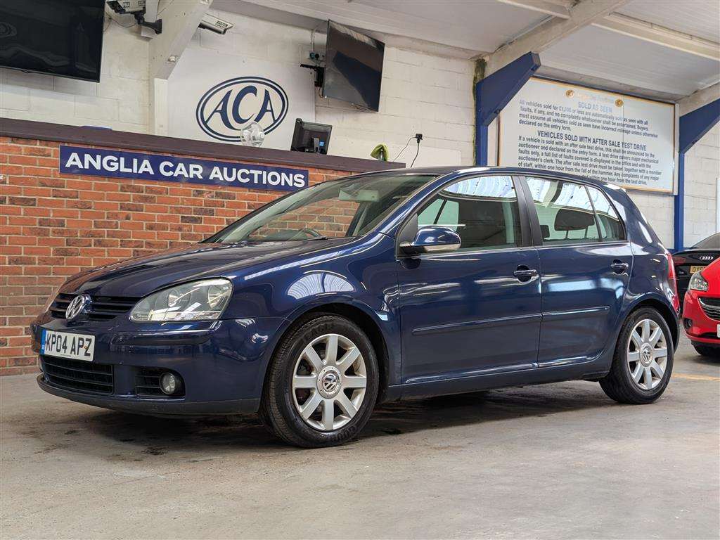 <p>2004 VOLKSWAGEN GOLF GT TDI</p>