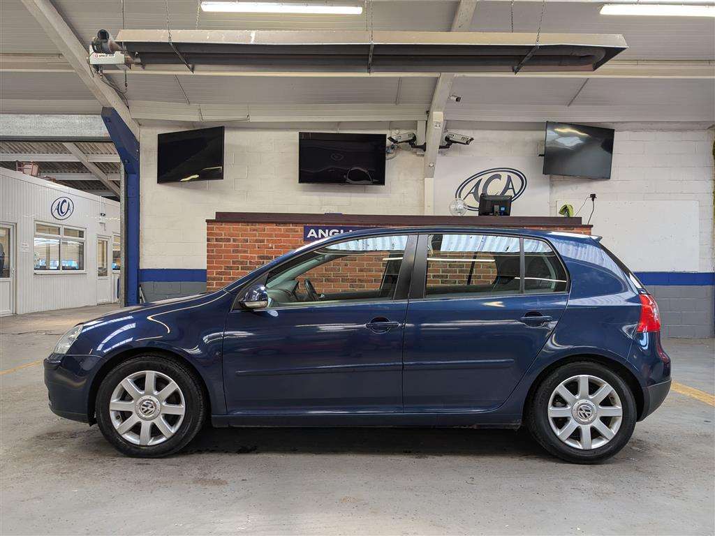 <p>2004 VOLKSWAGEN GOLF GT TDI</p>