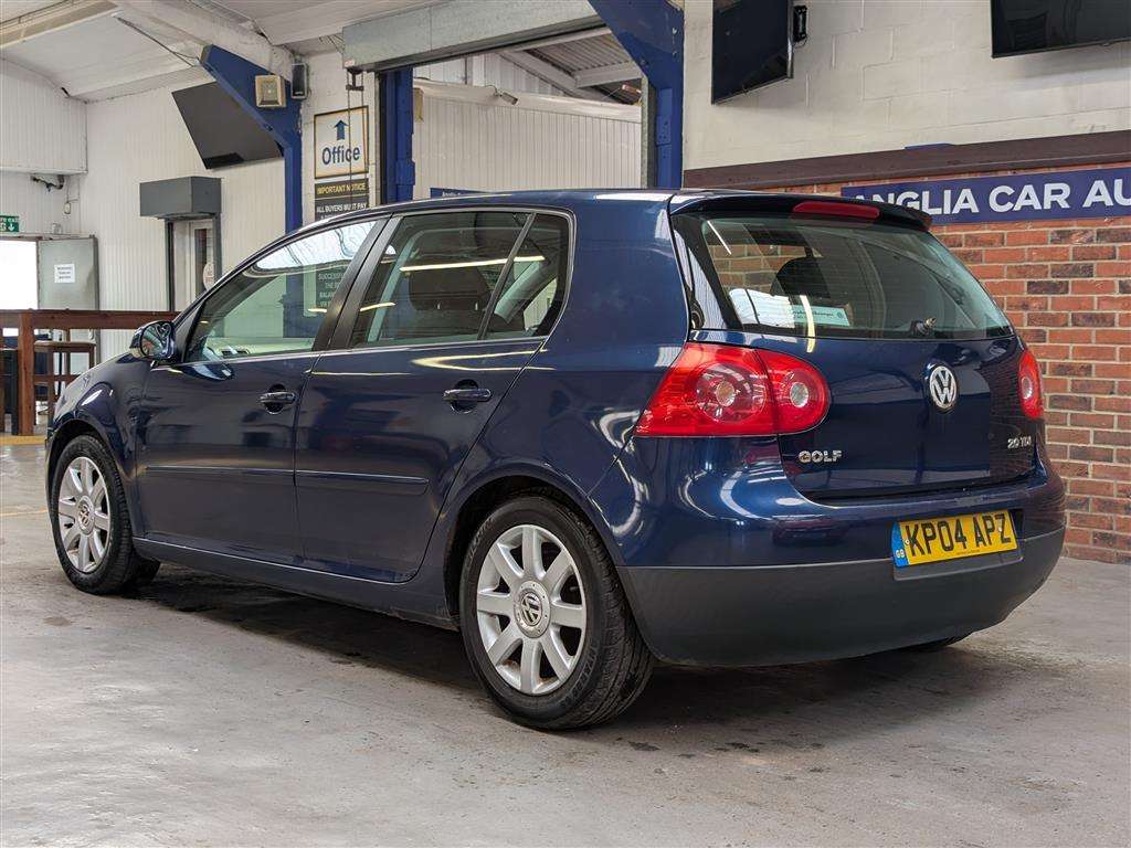 <p>2004 VOLKSWAGEN GOLF GT TDI</p>