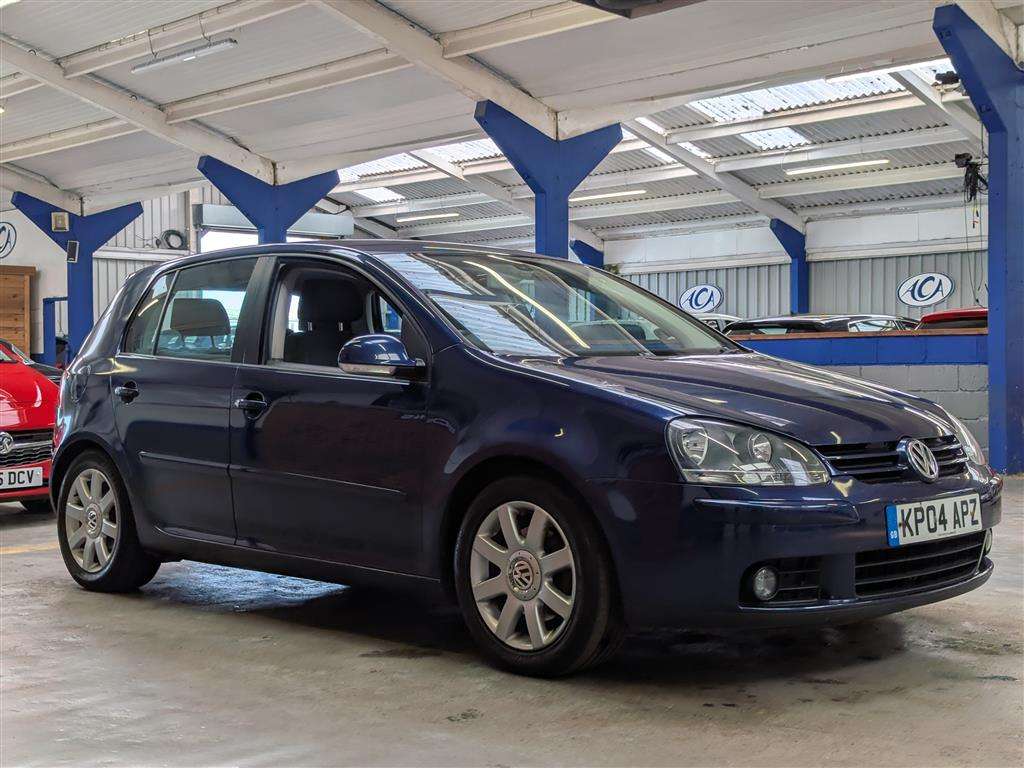 <p>2004 VOLKSWAGEN GOLF GT TDI</p>