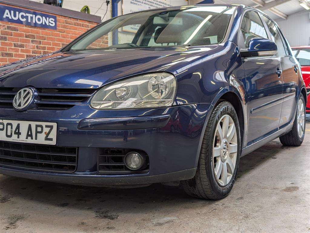 <p>2004 VOLKSWAGEN GOLF GT TDI</p>
