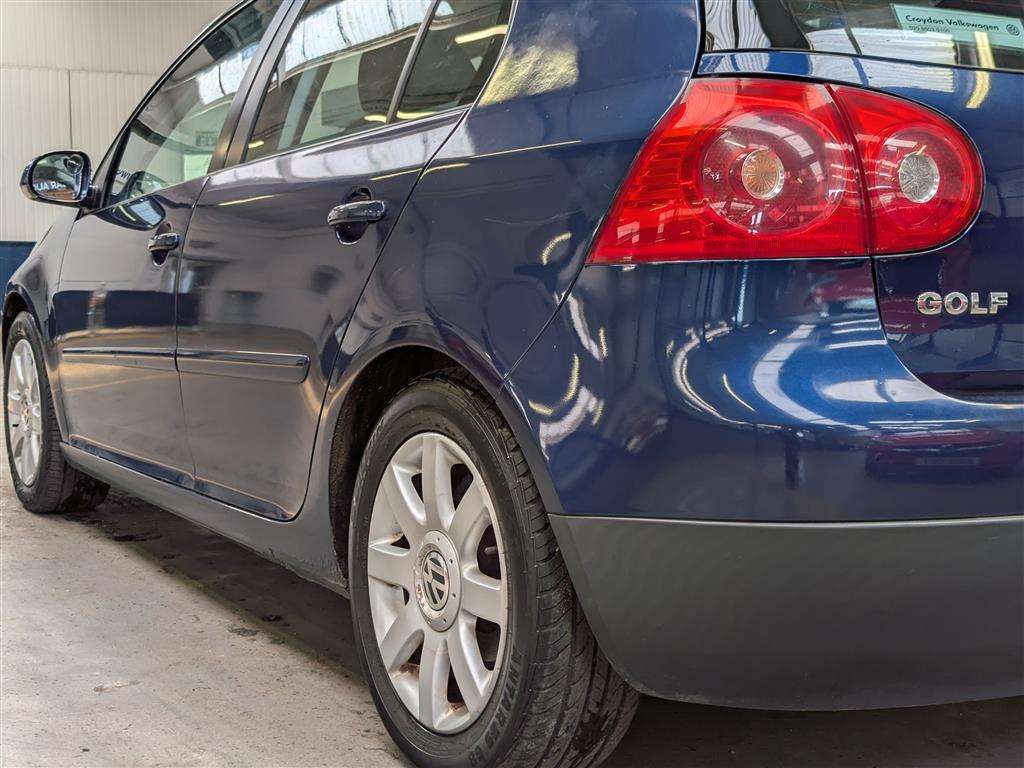 <p>2004 VOLKSWAGEN GOLF GT TDI</p>
