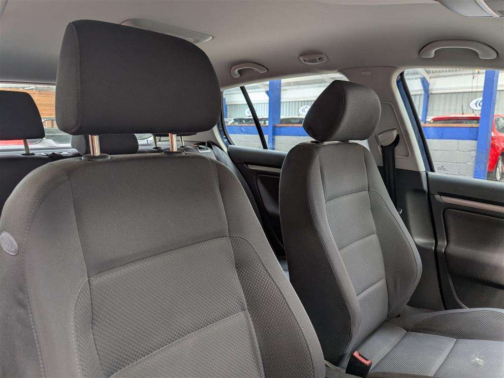 <p>2004 VOLKSWAGEN GOLF GT TDI</p>