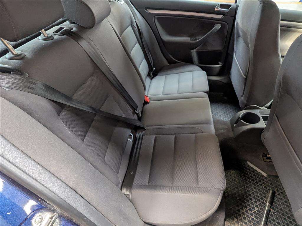 <p>2004 VOLKSWAGEN GOLF GT TDI</p>