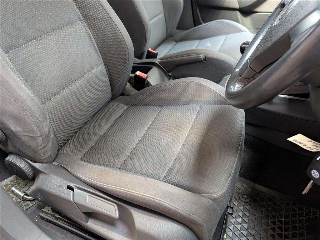 <p>2004 VOLKSWAGEN GOLF GT TDI</p>