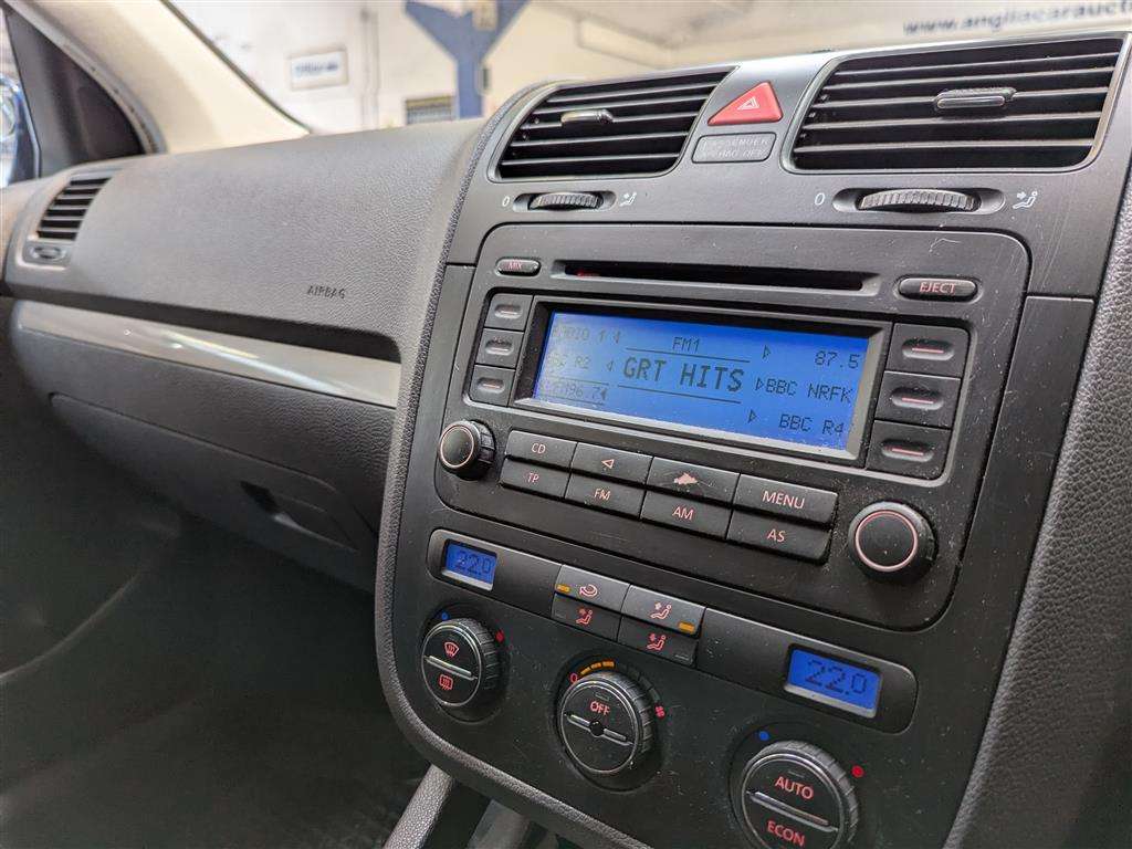 <p>2004 VOLKSWAGEN GOLF GT TDI</p>
