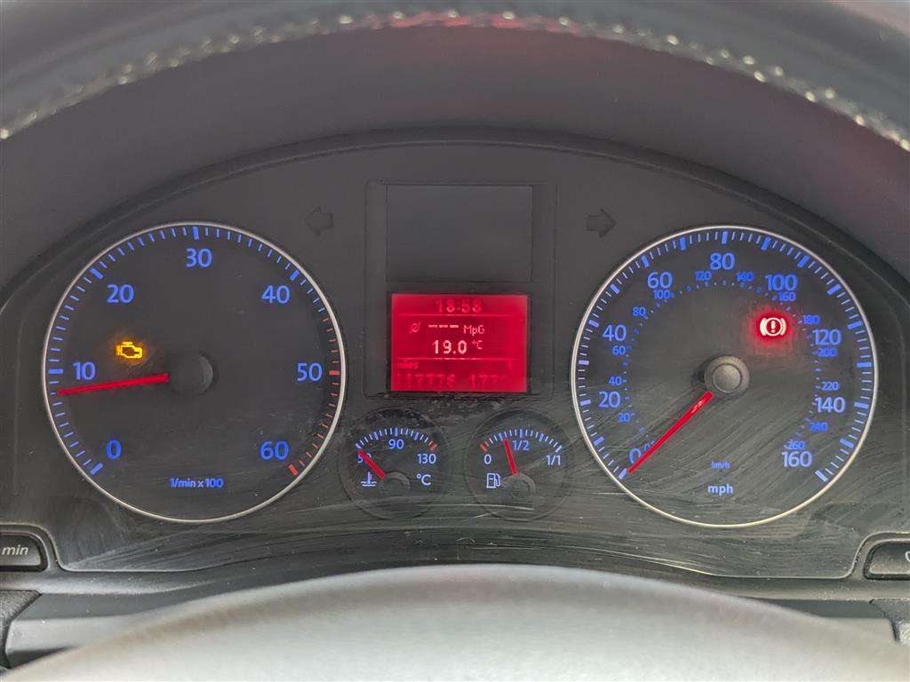 <p>2004 VOLKSWAGEN GOLF GT TDI</p>