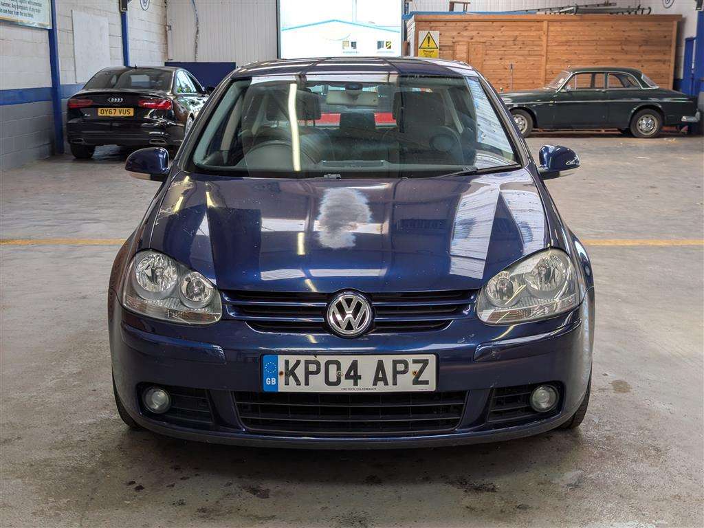 <p>2004 VOLKSWAGEN GOLF GT TDI</p>