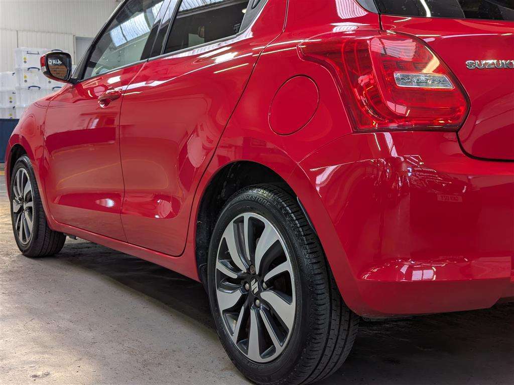<p>2017 SUZUKI SWIFT SZ5 BOOSTERJET AUTO</p>