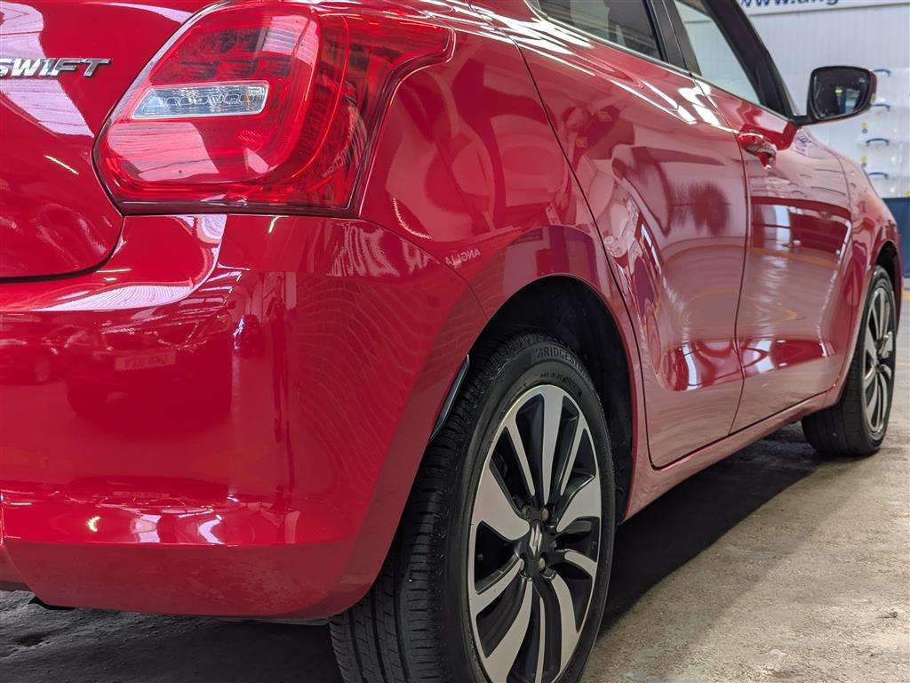 <p>2017 SUZUKI SWIFT SZ5 BOOSTERJET AUTO</p>