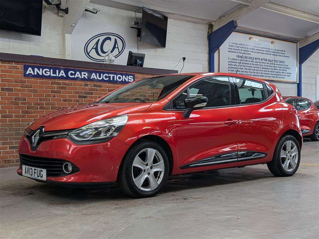 <p>2013 RENAULT CLIO DYNAMIQUE MEDIANAV</p>