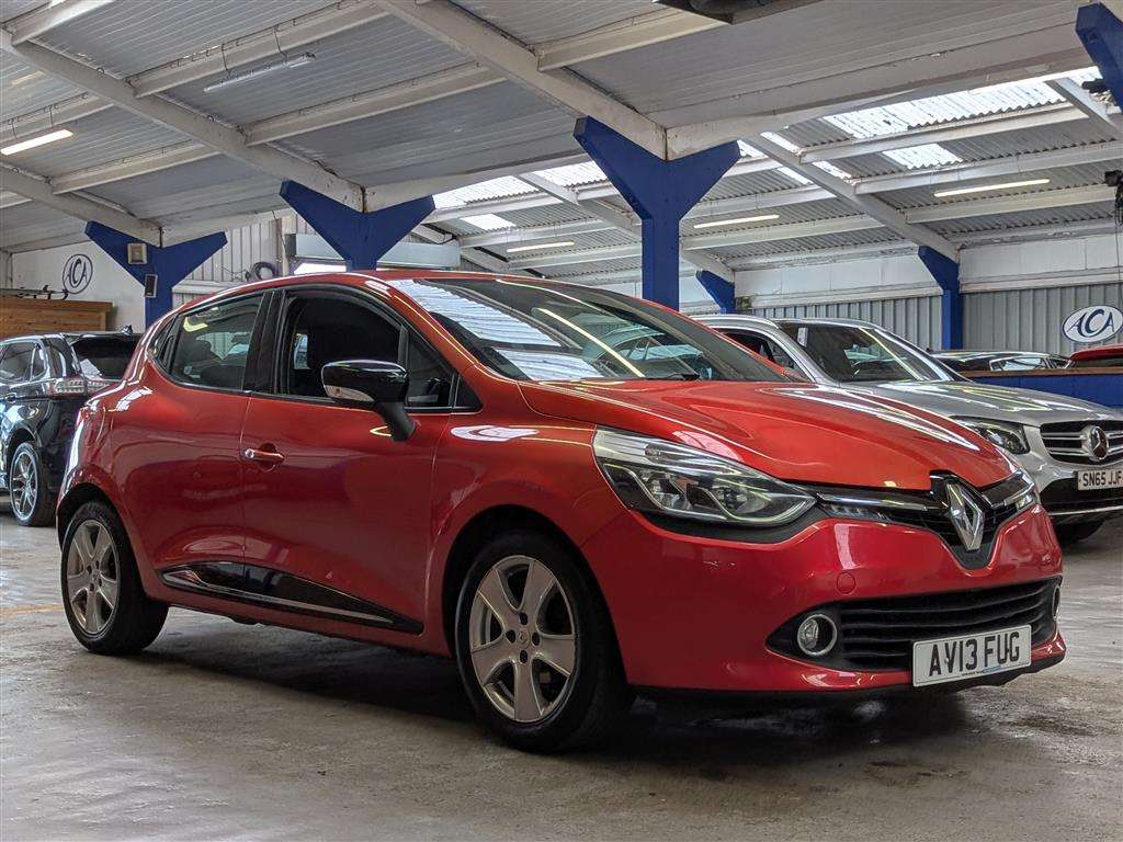 <p>2013 RENAULT CLIO DYNAMIQUE MEDIANAV</p>