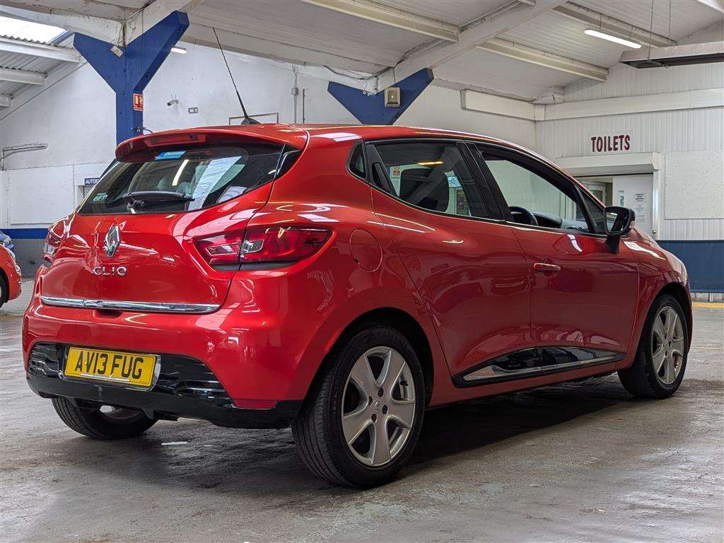 <p>2013 RENAULT CLIO DYNAMIQUE MEDIANAV</p>