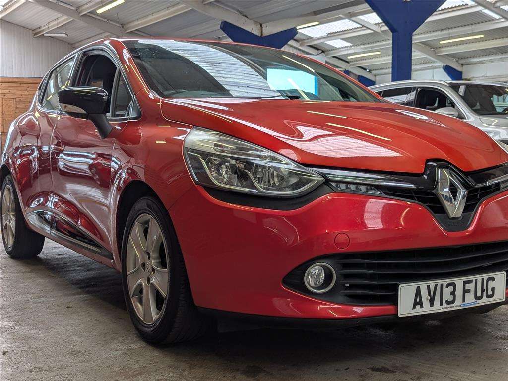 <p>2013 RENAULT CLIO DYNAMIQUE MEDIANAV</p>