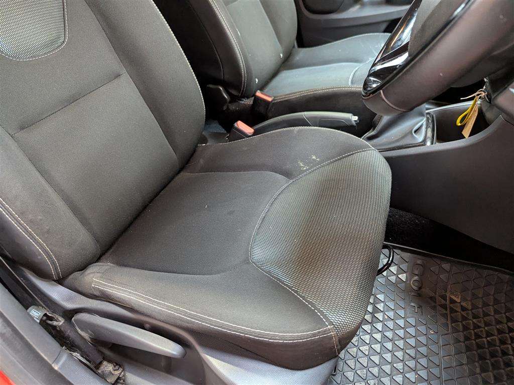 <p>2013 RENAULT CLIO DYNAMIQUE MEDIANAV</p>