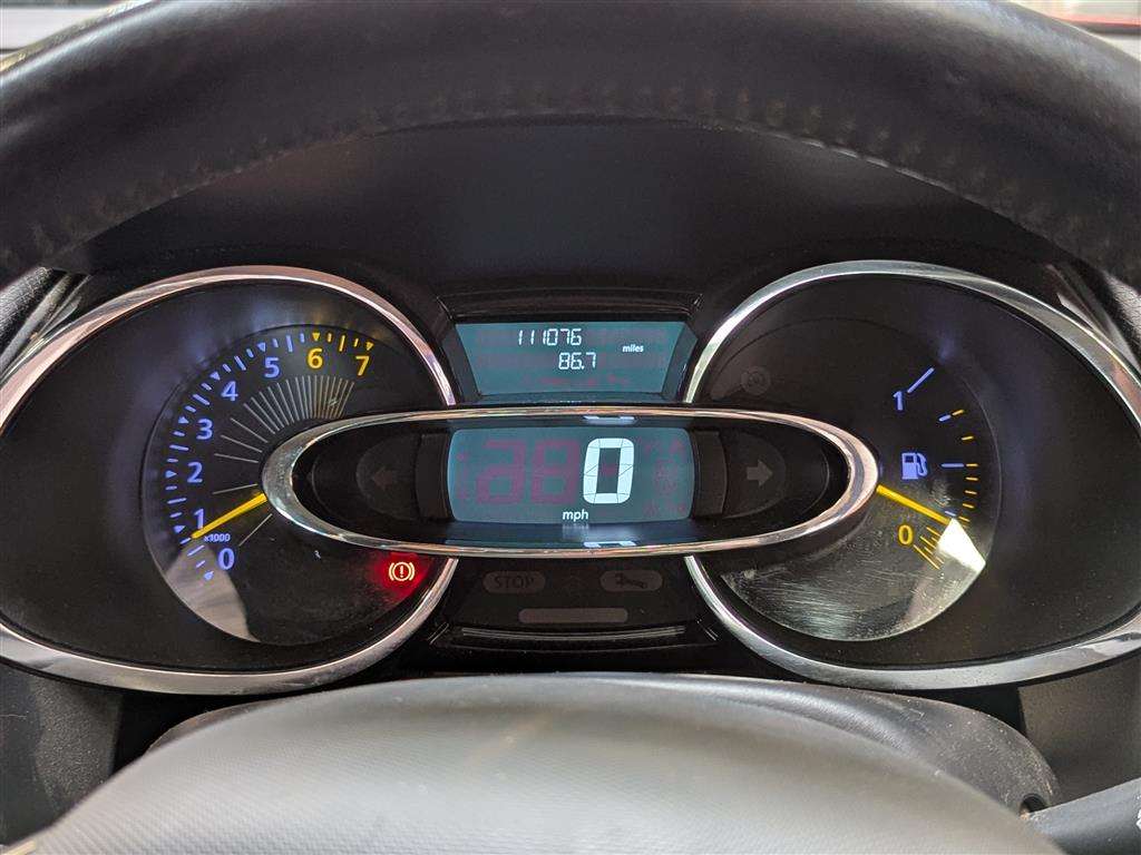 <p>2013 RENAULT CLIO DYNAMIQUE MEDIANAV</p>