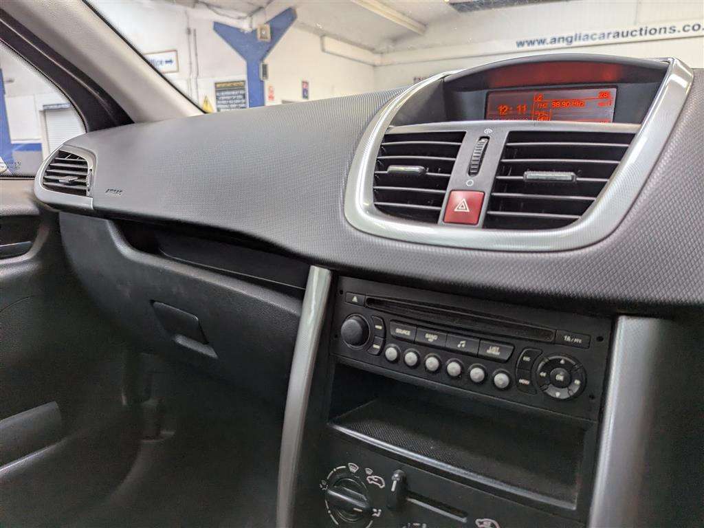 <p>2008 PEUGEOT 207 SPORT CIELO 8V</p>