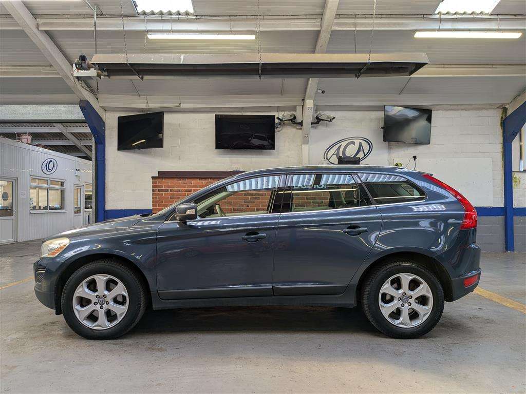 <p>2011 VOLVO XC60 SE LUX AWD D5 AUTO</p>