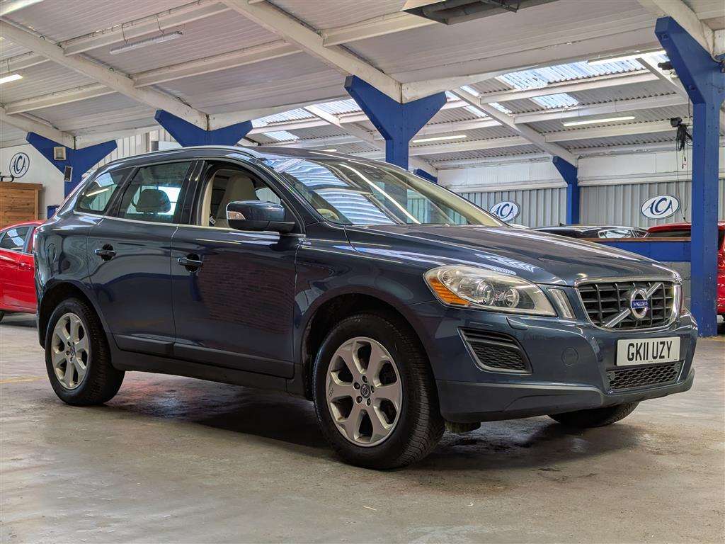 <p>2011 VOLVO XC60 SE LUX AWD D5 AUTO</p>