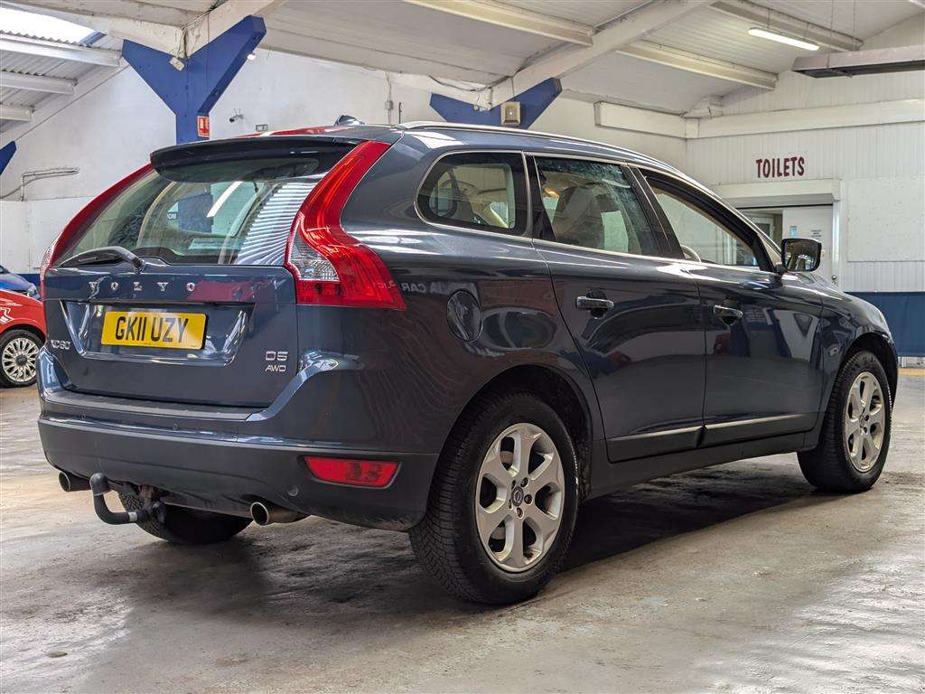 <p>2011 VOLVO XC60 SE LUX AWD D5 AUTO</p>